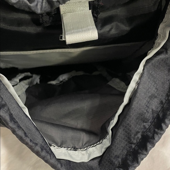 ☺️ Field & Stream Black Backpack - Picture 3 of 8